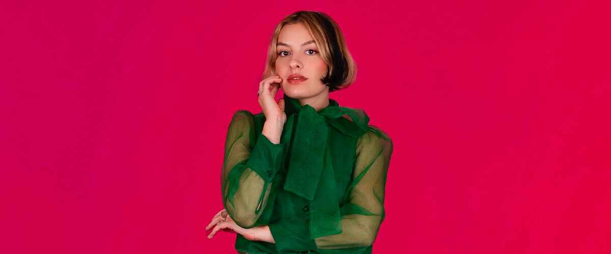 Hélène Sio, nouvelle promesse de la pop française, vient de sortir un magnifique nouveau titre "Je veux tout savoir"
