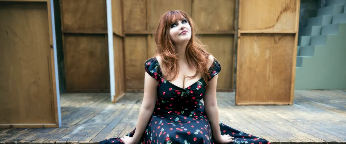 Sarah Schwab, l'imitatrice en tournée avec son spectacle "Du rêve à la réalité"