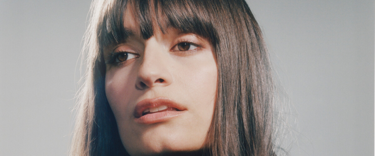 Clara Luciani : Lumière et courage sur scène. Rendez-vous au Zénith de Pau pour un concert incandescent pour la sortie de son nouvel album "mon sang"