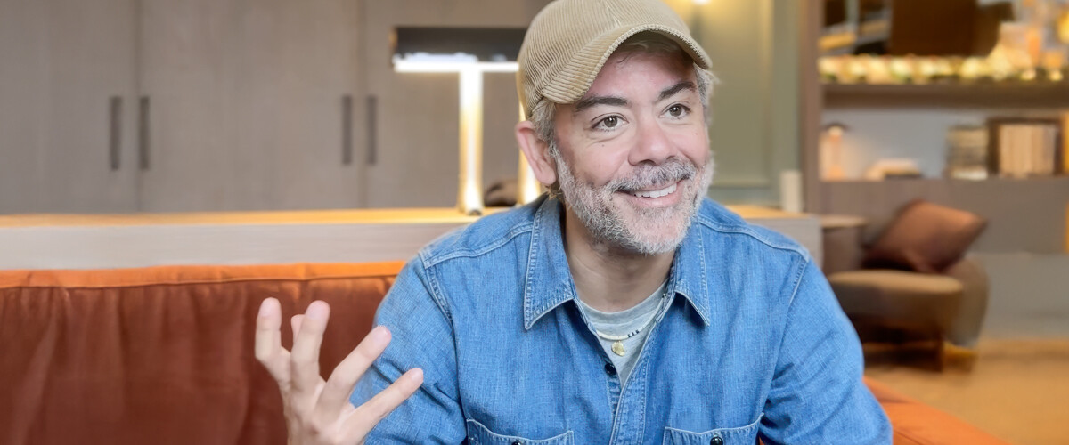 Rencontre avec Manu Payet, pour son nouveau spectacle Emmanuel 2 qu’il présentera à Lyon le 17 décembre 2025