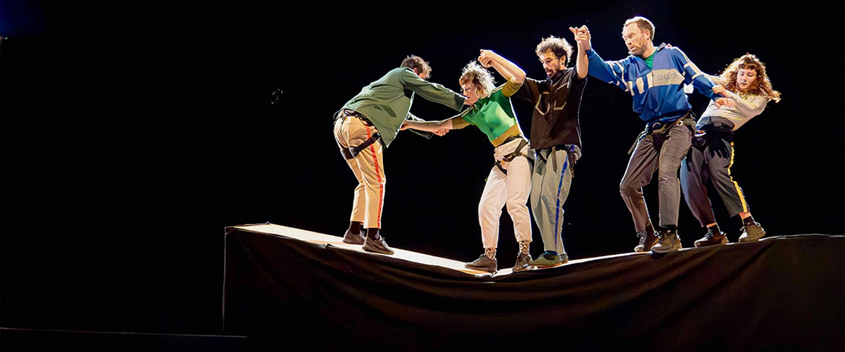 FRASQUES : un spectacle à voir absolument !  Quand le monde vacille, le cirque résiste