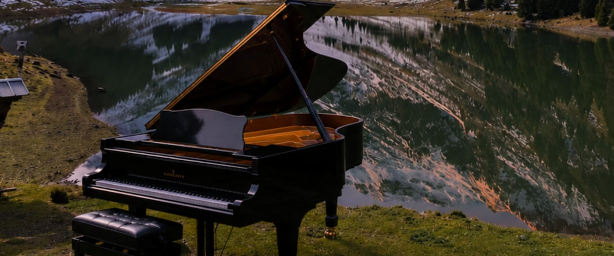 Un piano à queue au milieu des alpages : l'incroyable pari du Peak Adventure Piano Festival
