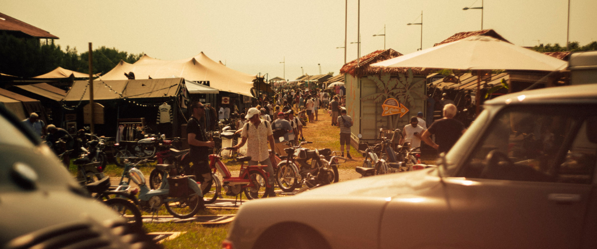 Wheels and Waves : Le village des esprits libres