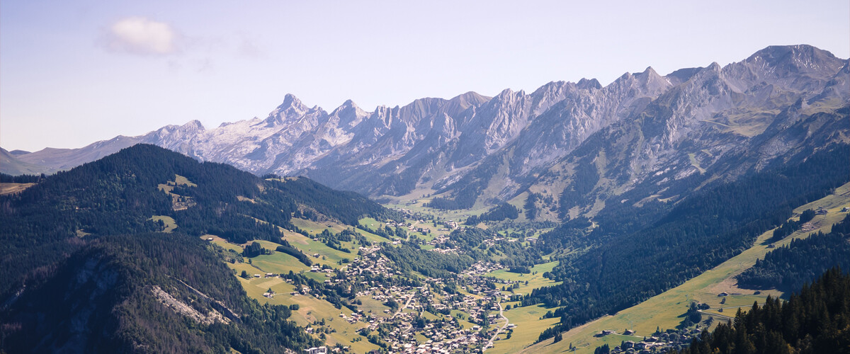 Du lac d’annecy aux sommets des Aravis, changez de décors !