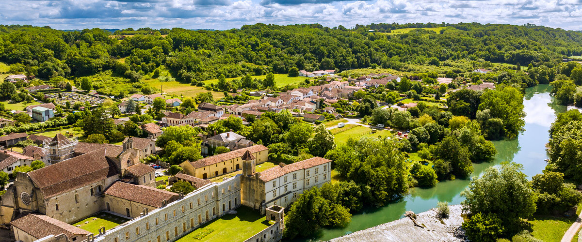 Abbaye de Sorde : Plongez dans l'histoire et les mystères d'une abbaye atypique !