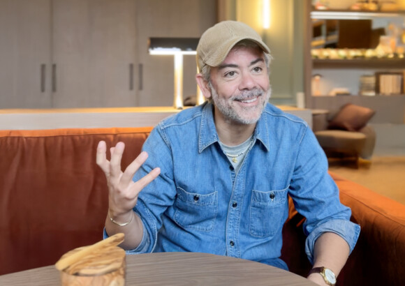 Rencontre avec Manu Payet, pour son nouveau spectacle Emmanuel 2 qu’il présentera à Lyon le 17 décembre 2025