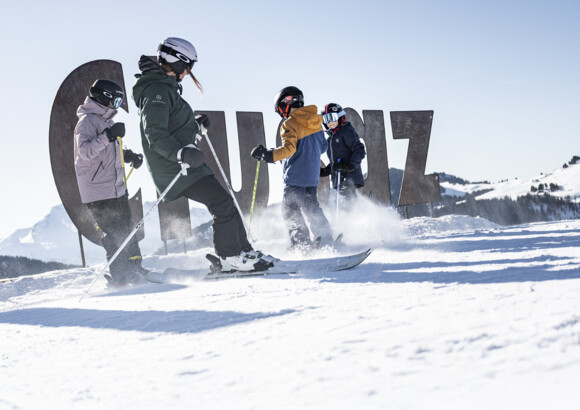 La Clusaz - la station haut-savoyarde, venez expérimenter La Bascule, sa télécabine unique, son espace immersif, la Luge des Bois, le ski et bien plus encore