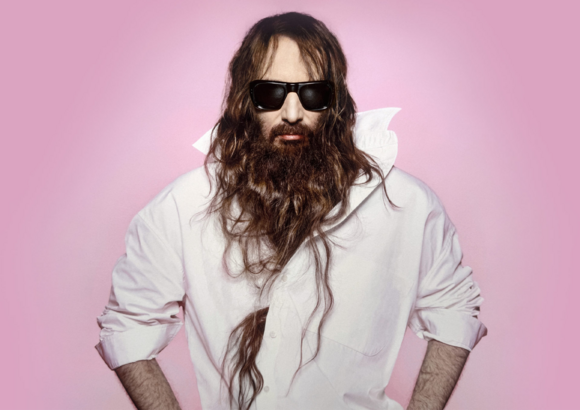 Sébastien Tellier a sorti un nouvel album « Kiss The Beast » le 30 janvier 2026