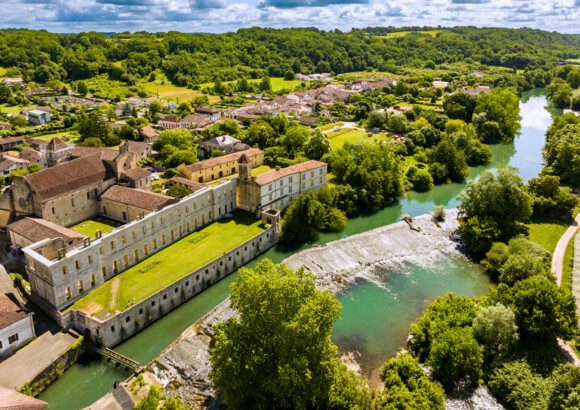 Abbaye de Sorde : Plongez dans l'histoire et les mystères d'une abbaye atypique !