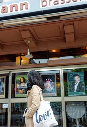 « L’Art s’affiche » sur les bars et restaurants d’Annecy
