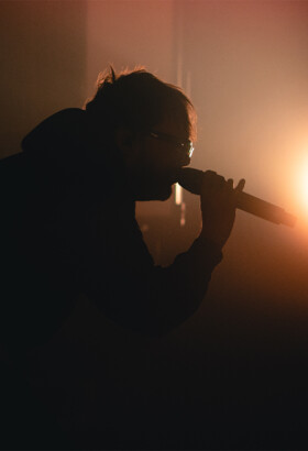 Wallace Cleaver en concert : la poésie brute du rap au Brise Glace