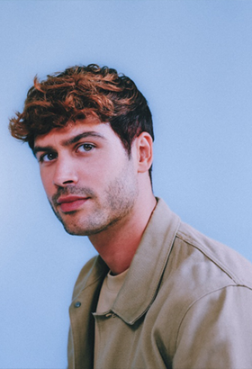 Rencontre avec l'artiste Jessé : rire, confidences et roman, entre scène et littérature