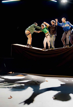 FRASQUES : un spectacle à voir absolument !  Quand le monde vacille, le cirque résiste