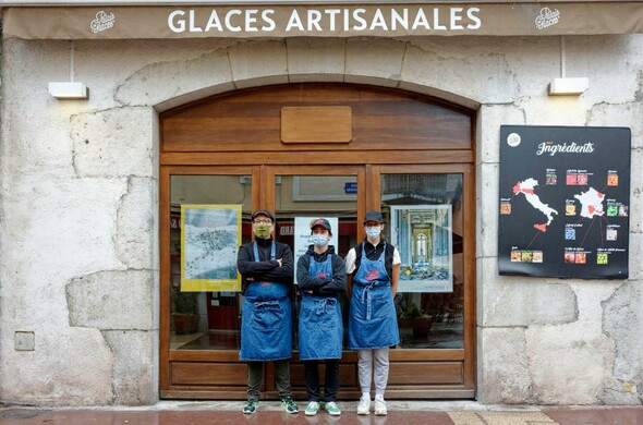 « L’Art s’affiche » sur les bars et restaurants d’Annecy