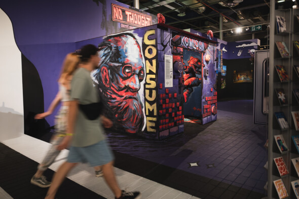 AiRT DE FAMILLE réinvente ses mondes à Perrache jusqu’au 30 novembre 2025. Rencontre avec Gaëlle VIEGAS, commissaire de l’exposition