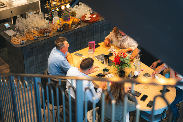 La Cantine à Thônes: NF (nom féminin) Réserve de boissons, nourritures, joie et convivialité