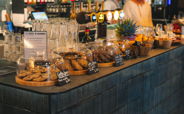 La Cantine à Thônes: NF (nom féminin) Réserve de boissons, nourritures, joie et convivialité