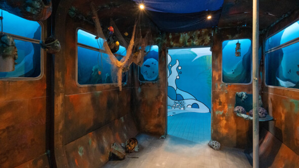 AiRT DE FAMILLE réinvente ses mondes à Perrache jusqu’au 30 novembre 2025. Rencontre avec Gaëlle VIEGAS, commissaire de l’exposition