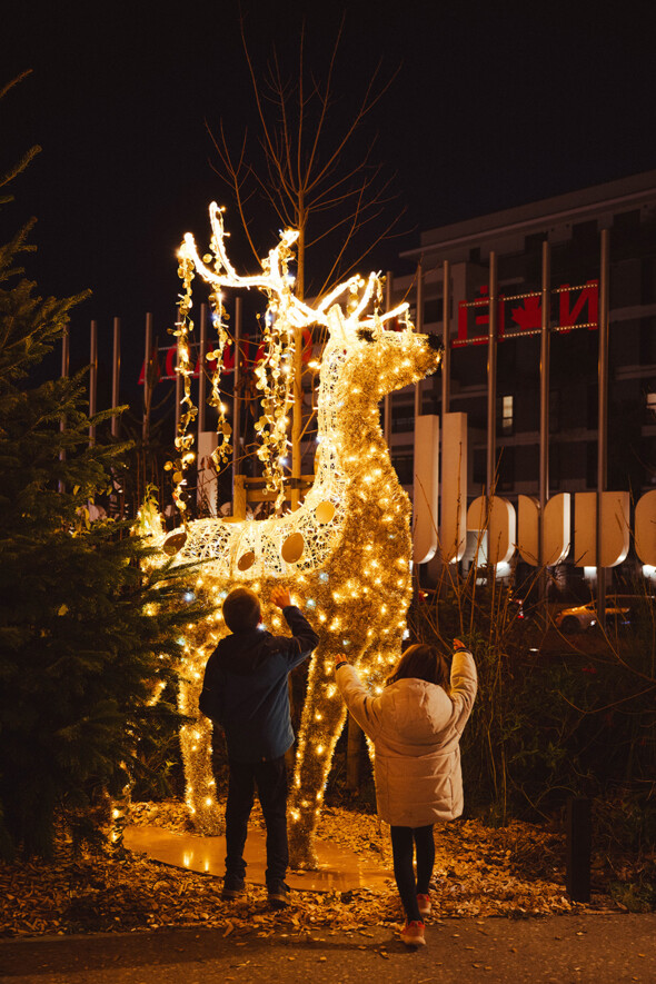 Nouvelles Galeries Annecy présentent Noël au Canada – Attache ta tuque