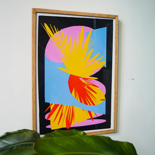 Petra Verkade, dans son atelier d’Utrecht (Pays-Bas), l’artiste explore la couleur comme un terrain de jeu et fait dialoguer illustration, design et impression artisanale.