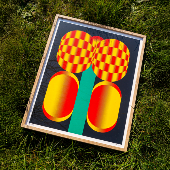 Petra Verkade, dans son atelier d’Utrecht (Pays-Bas), l’artiste explore la couleur comme un terrain de jeu et fait dialoguer illustration, design et impression artisanale.