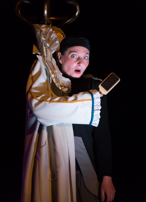 Spectacle Les Enfants d'Abord "Sa majesté le roi cul nu"