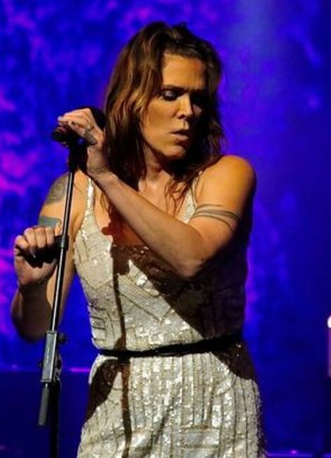 BETH HART