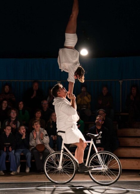 Mentir lo Mínimo - Compagnie Alta Gama