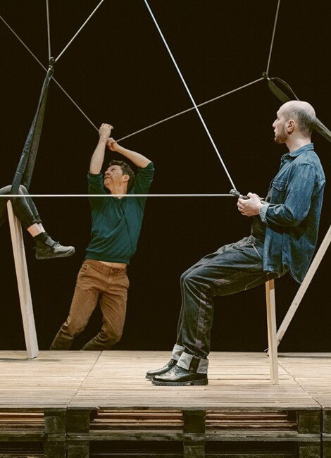 À VUE -   Compagnie 32 Novembre