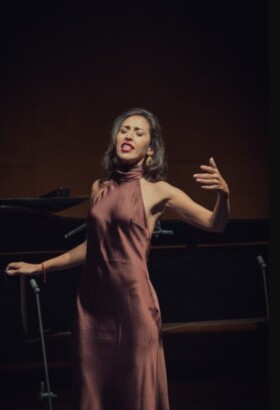 Alfonsina - Mariana Flores
