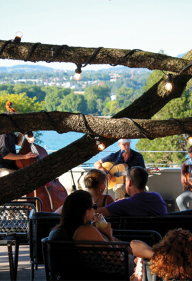 Ô Cèdre – Live Music au rooftop de l’hôtel Le Pélican face au lac