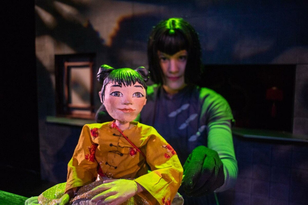 LE ROSSIGNOL ET L'EMPEREUR LE ROSSIGNOL ET L'EMPEREUR