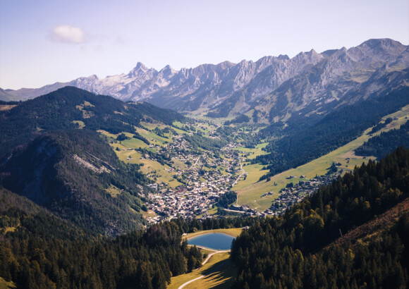 Du lac d’annecy aux sommets des Aravis, changez de décors !